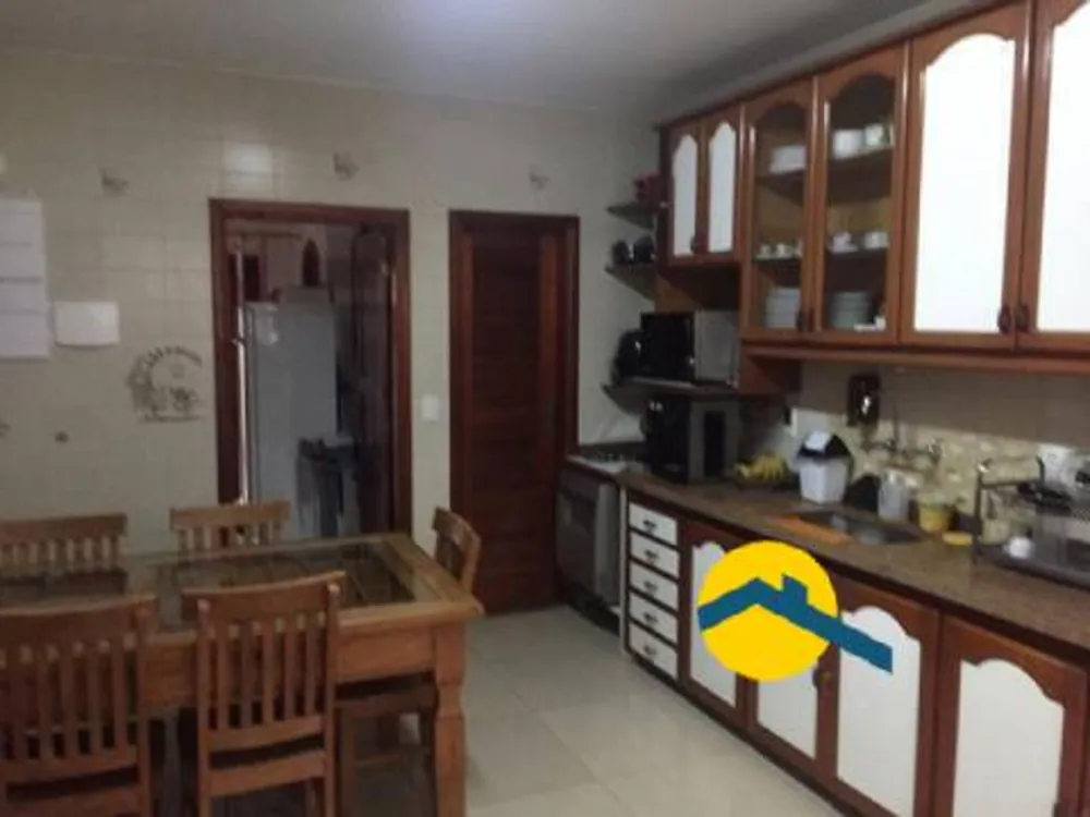 Casa, 4 quartos, 205 m² - Foto 1