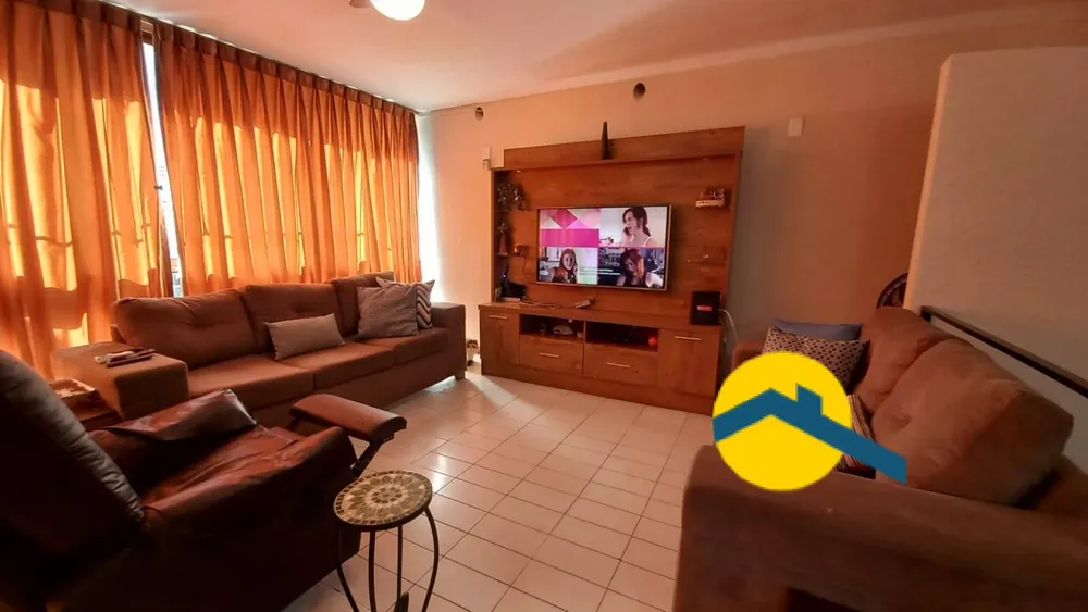 Casa, 4 quartos, 240 m² - Foto 1