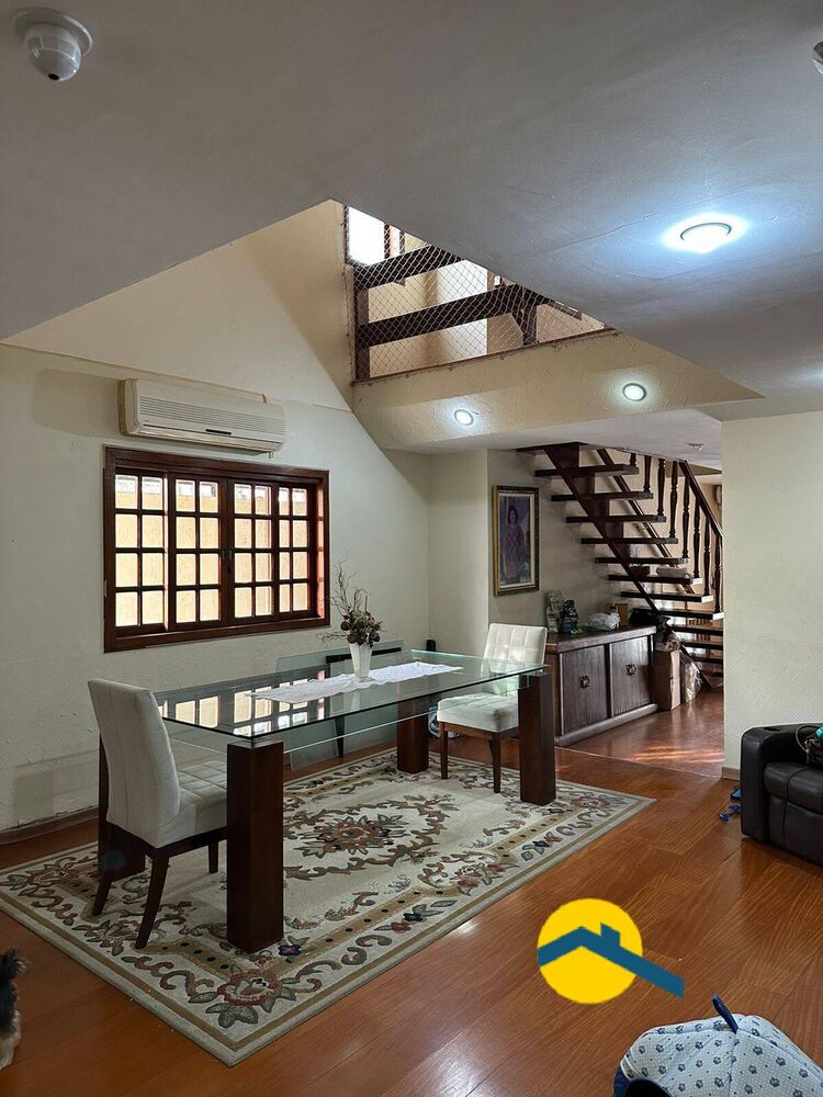 Casa, 3 quartos, 302 m² - Foto 1