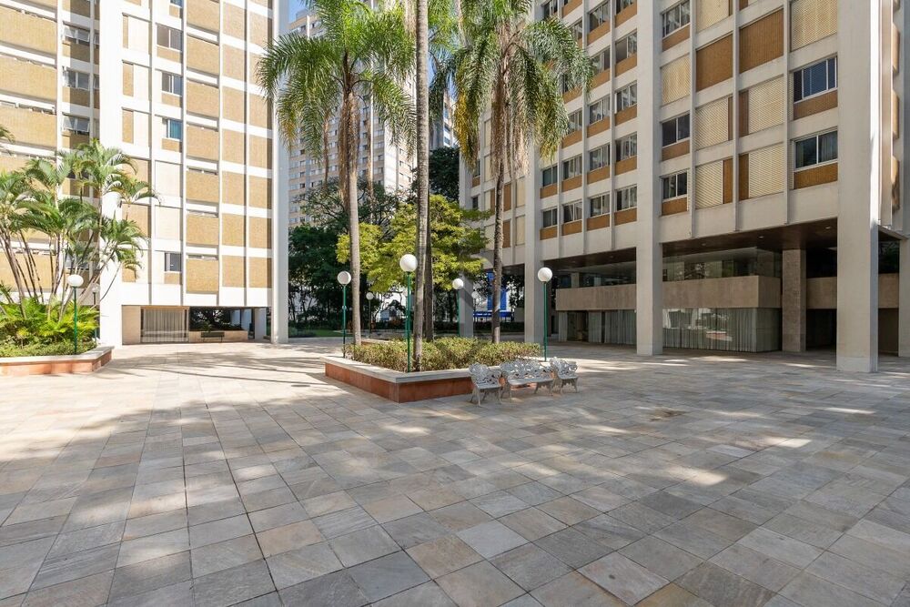 Apartamento à venda com 3 quartos, 137m² - Foto 2