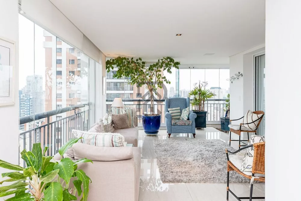 Apartamento, 3 quartos, 216 m² - Foto 1