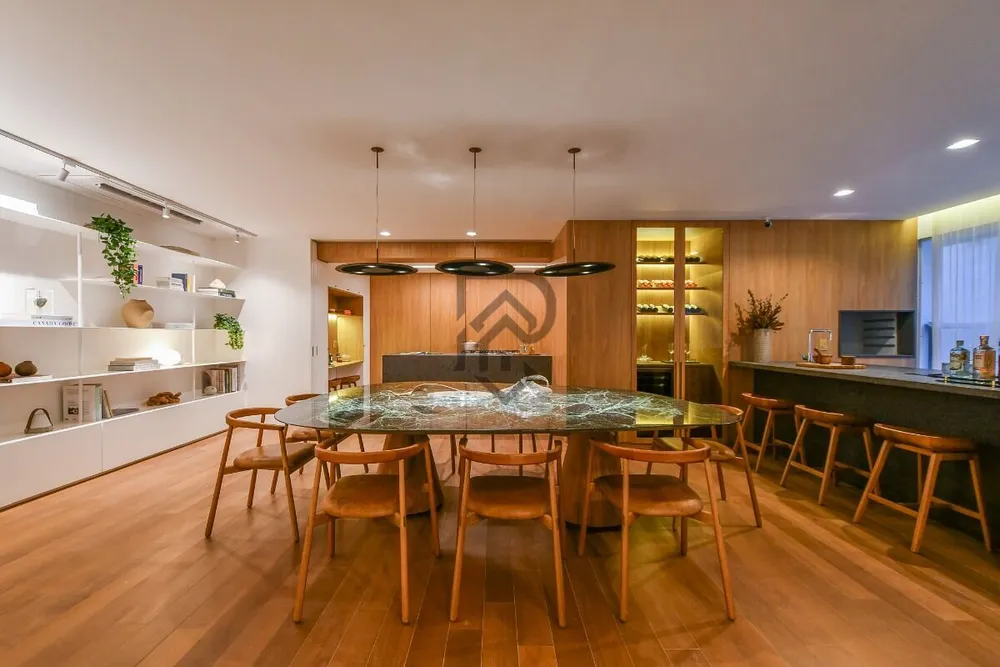 Apartamento, 3 quartos, 213 m² - Foto 1