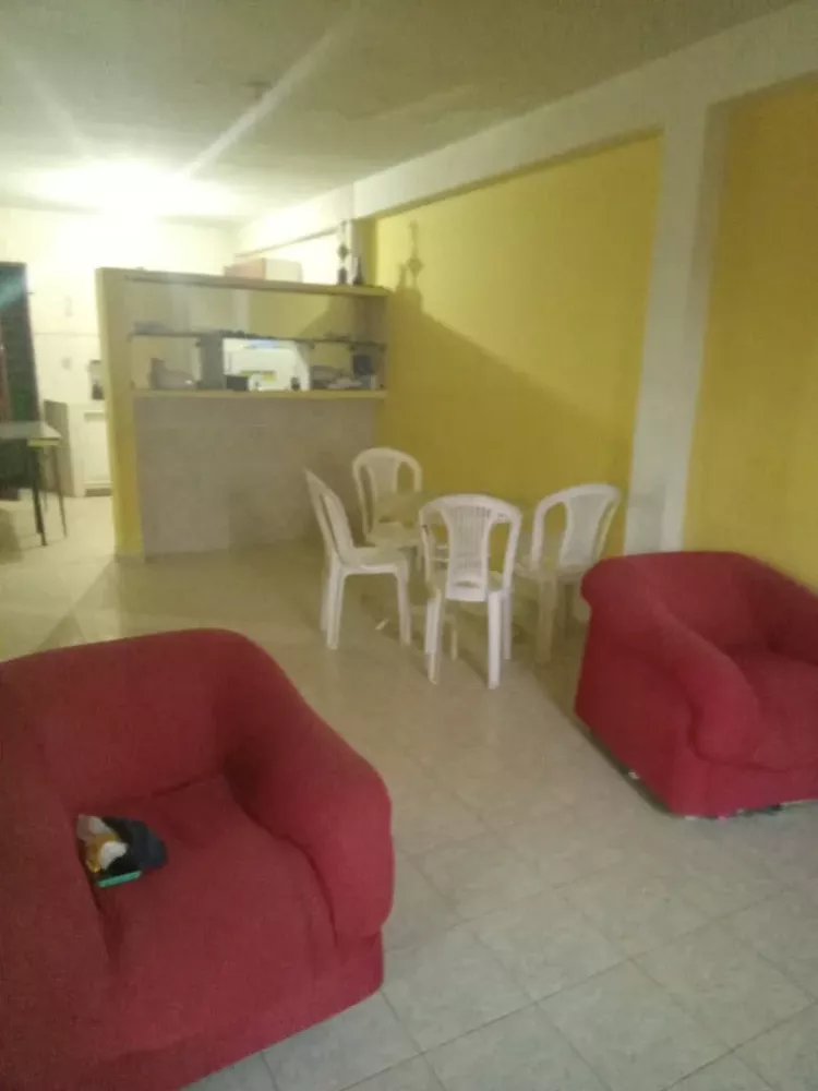 Casa à venda com 3 quartos, 100m² - Foto 4
