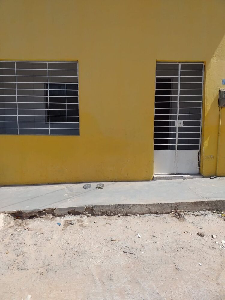 Casa à venda com 6 quartos, 200m² - Foto 2
