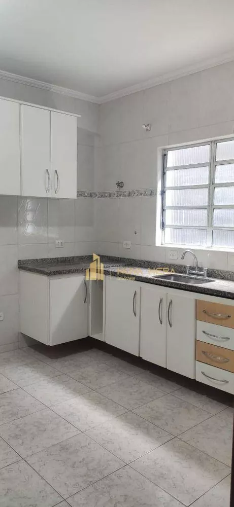 Sobrado à venda com 3 quartos, 180m² - Foto 1