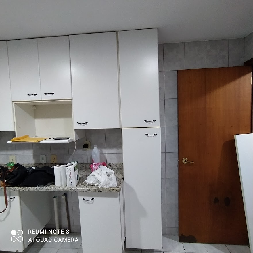 Apartamento para alugar com 3 quartos, 200m² - Foto 17