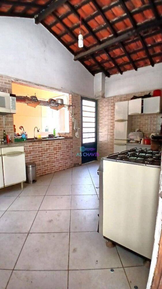 Chácara à venda com 7 quartos, 700m² - Foto 3