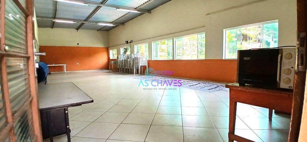 Chácara à venda com 7 quartos, 700m² - Foto 2