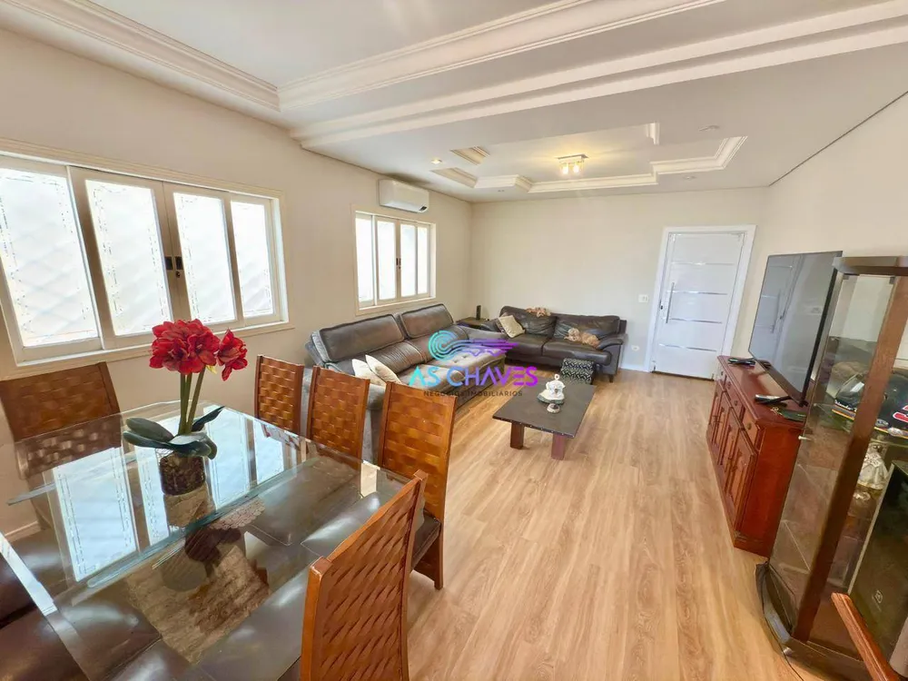 Casa, 3 quartos, 205 m² - Foto 1