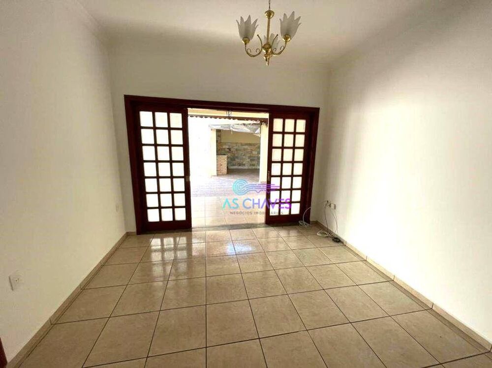 Casa, 3 quartos, 230 m² - Foto 1