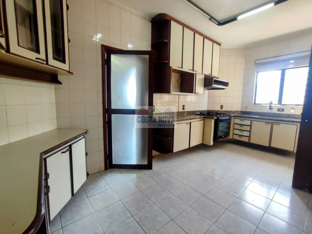 Apartamento, 3 quartos, 140 m² - Foto 1