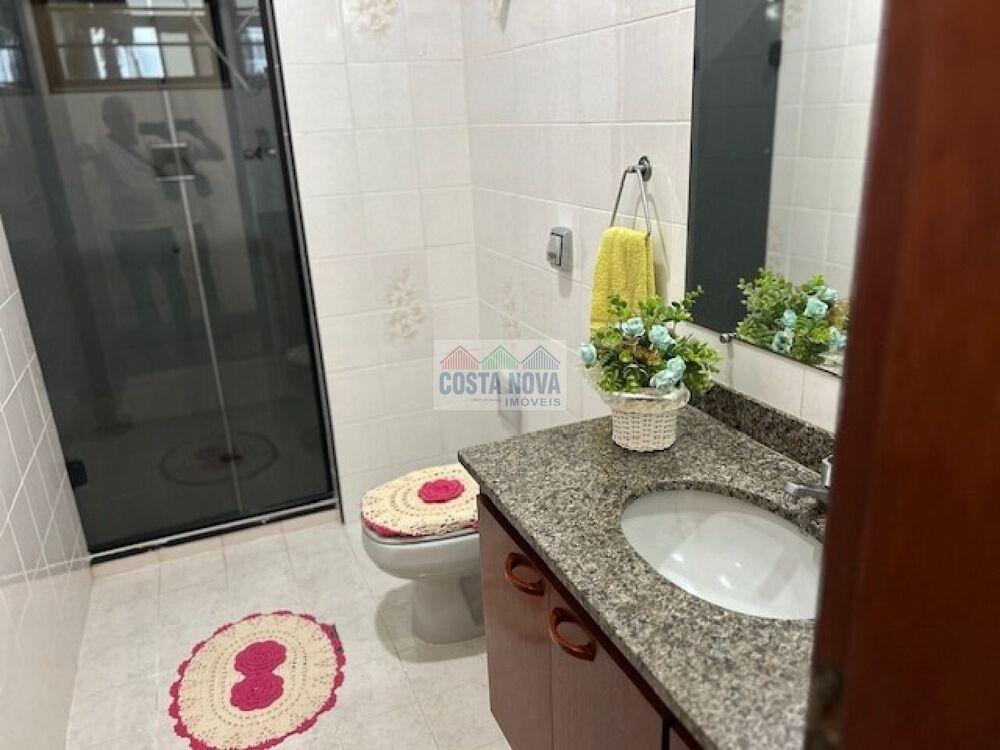 Casa à venda com 3 quartos, 186m² - Foto 2