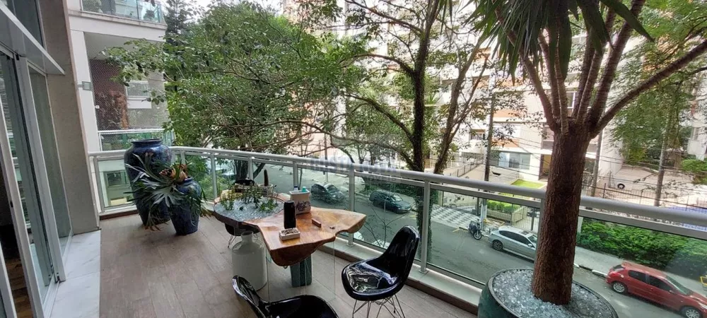 Apartamento à venda com 3 quartos, 250m² - Foto 1