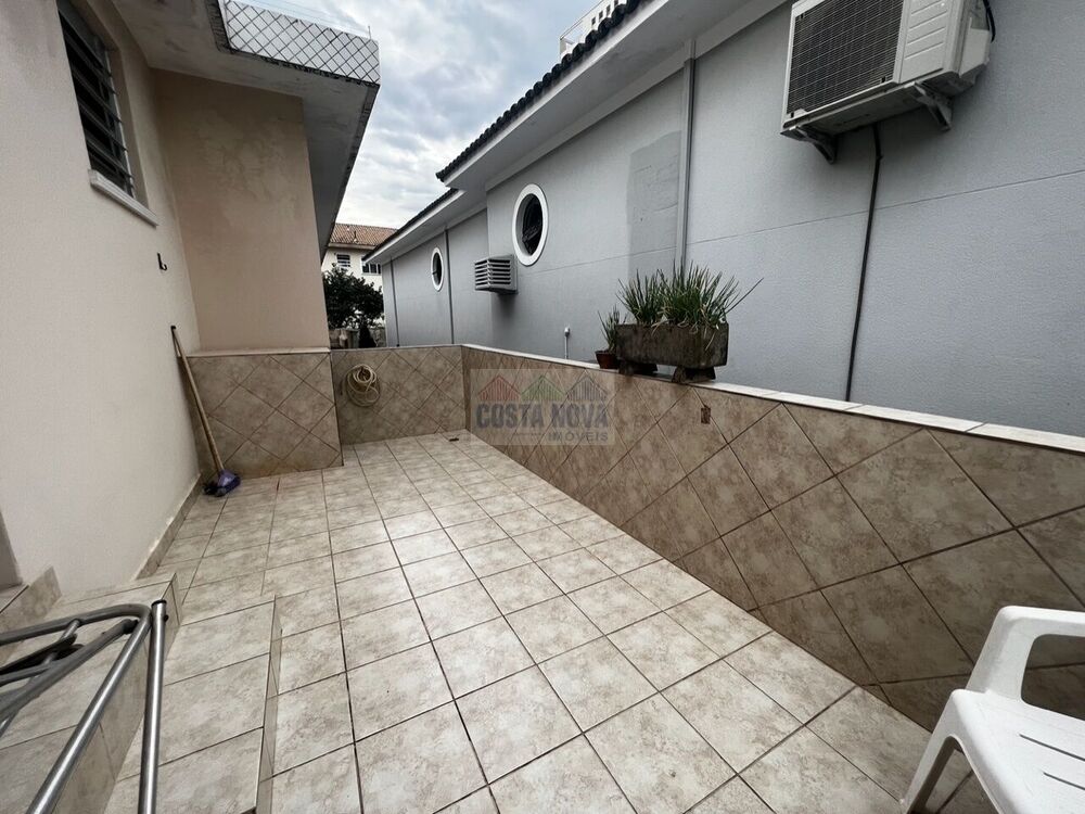 Casa, 3 quartos, 168 m² - Foto 2