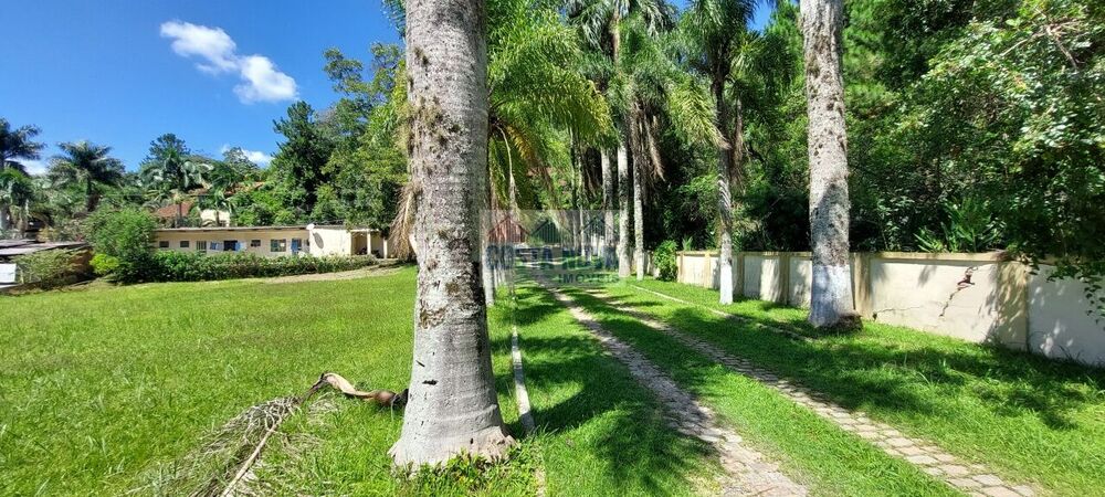 Casa à venda com 9 quartos, 900m² - Foto 1