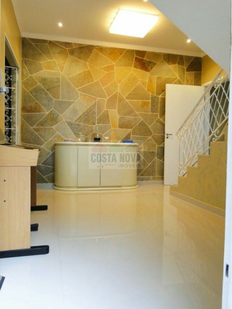 Casa à venda e aluguel com 4 quartos, 415m² - Foto 1