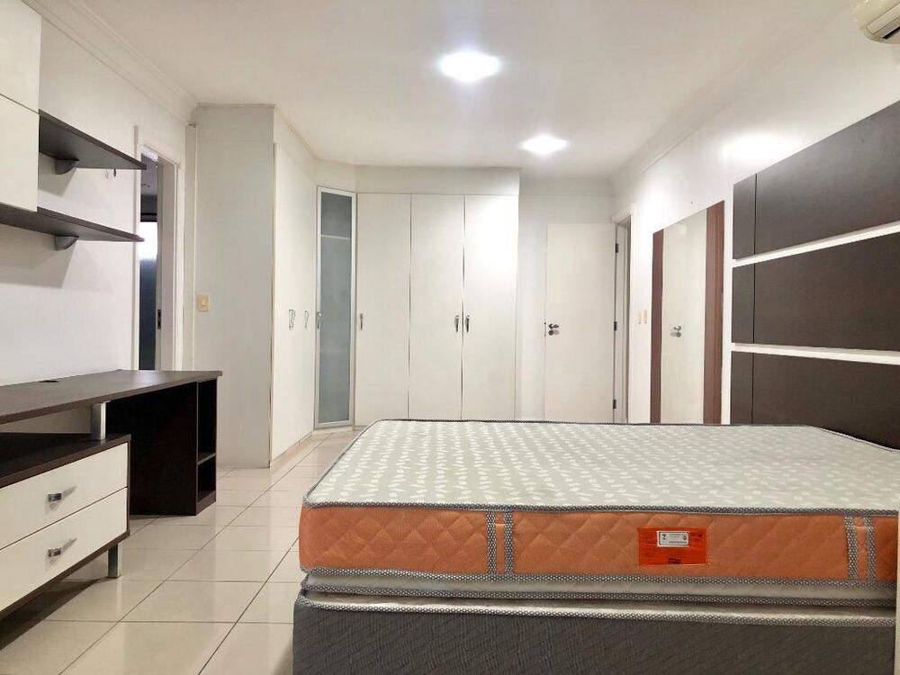 Apartamento para alugar com 4 quartos, 251m² - Foto 8