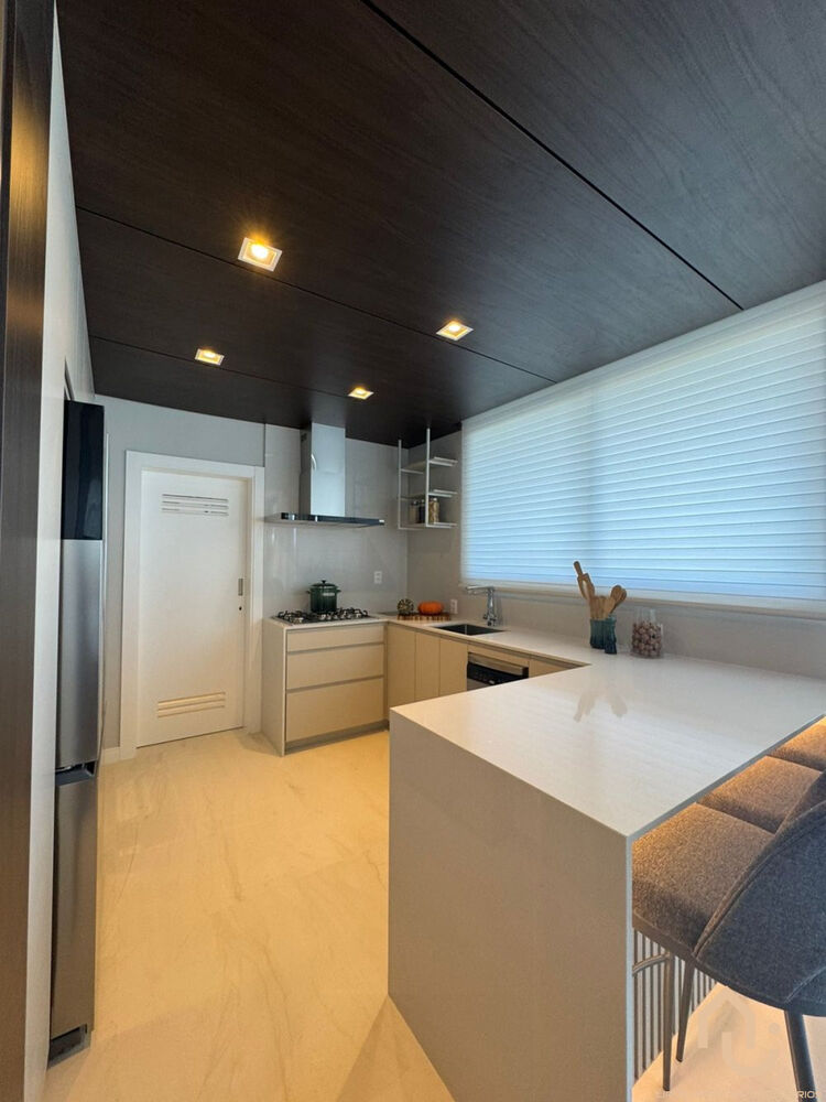 Apartamento à venda com 3 quartos, 160m² - Foto 12