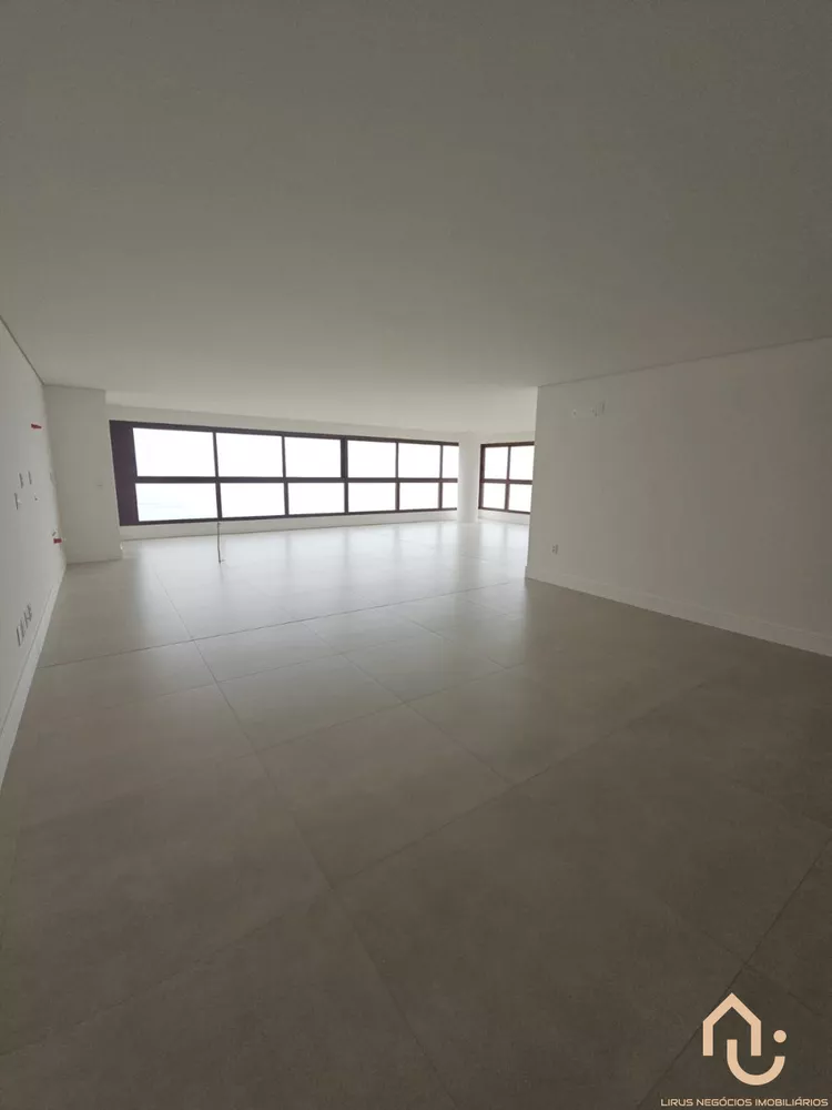 Apartamento à venda com 3 quartos, 198m² - Foto 3