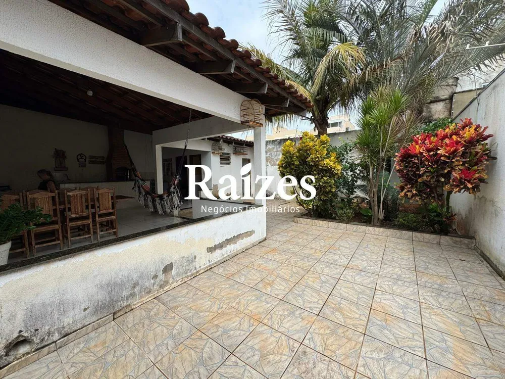 Casa, 4 quartos, 255 m² - Foto 1