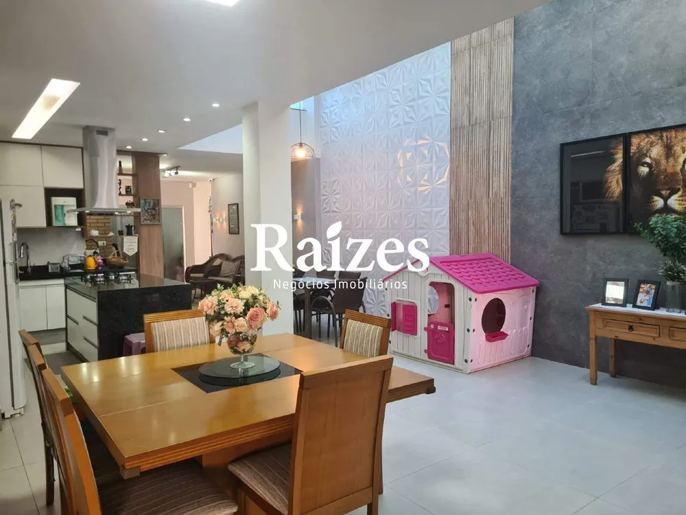 Casa, 4 quartos, 240 m² - Foto 2