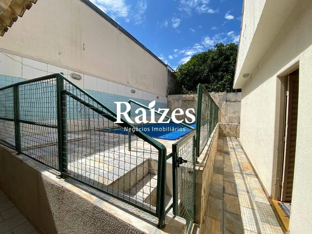 Casa, 4 quartos, 240 m² - Foto 1