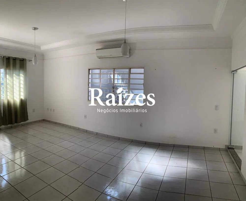 Casa, 3 quartos, 250 m² - Foto 2