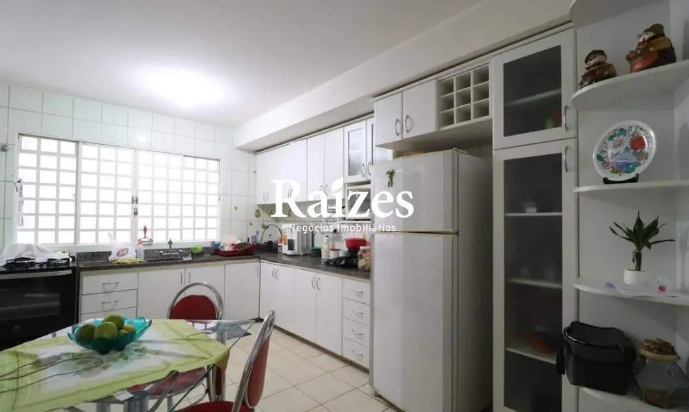 Casa, 3 quartos, 250 m² - Foto 2