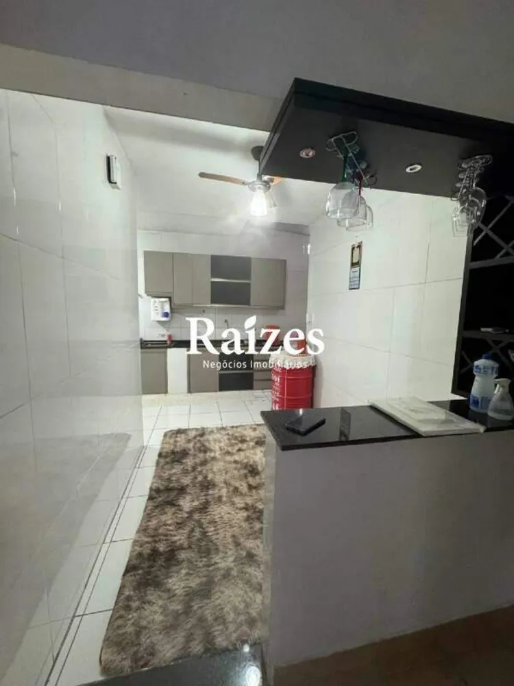 Casa, 4 quartos, 223 m² - Foto 1