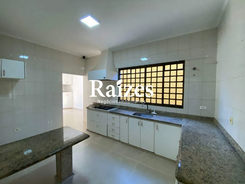 Casa, 5 quartos, 240 m² - Foto 4