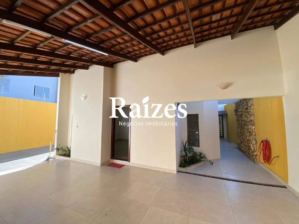 Casa, 5 quartos, 240 m² - Foto 1