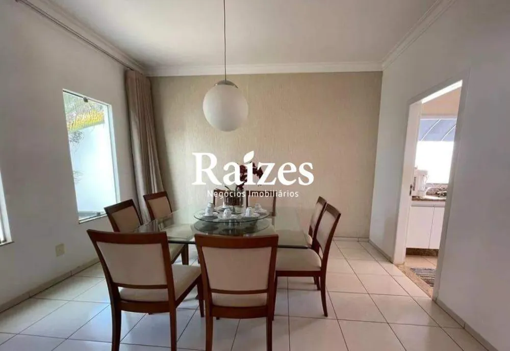 Casa, 4 quartos, 330 m² - Foto 2