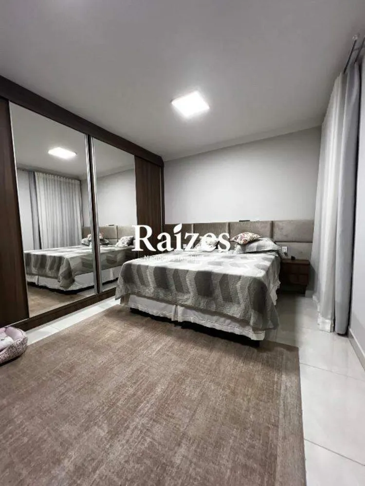 Casa, 3 quartos, 235 m² - Foto 1