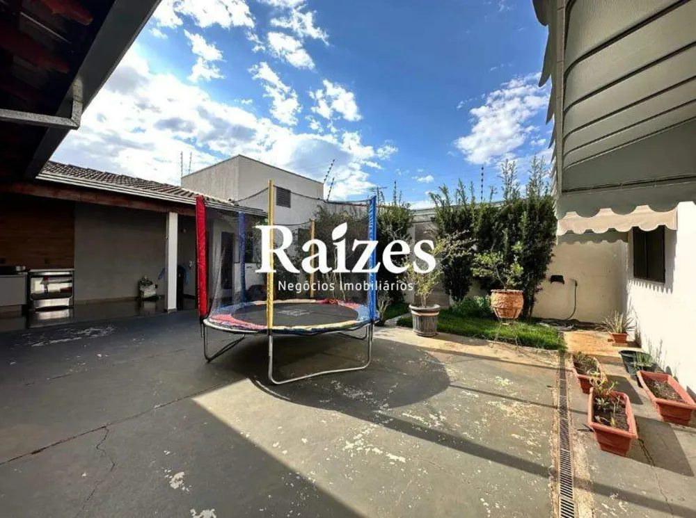 Casa, 3 quartos, 220 m² - Foto 1