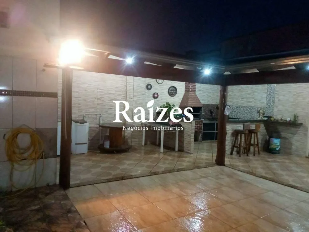 Casa, 3 quartos, 220 m² - Foto 1