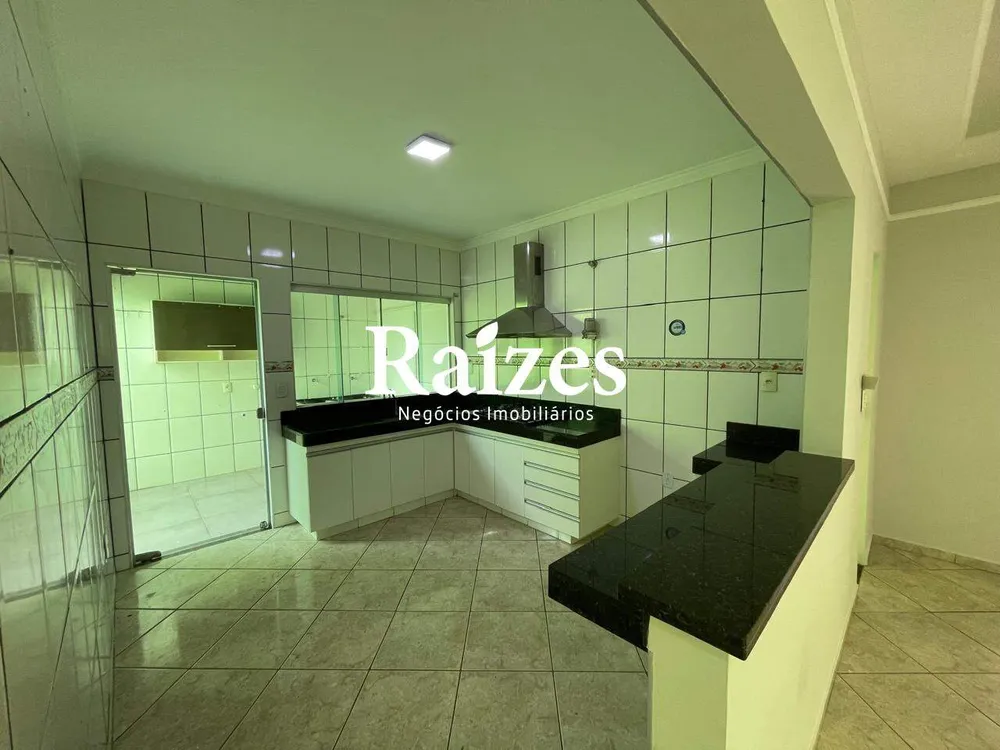 Casa, 3 quartos, 185 m² - Foto 2
