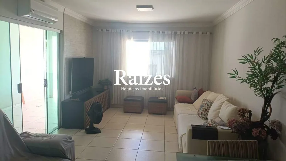 Casa, 4 quartos, 190 m² - Foto 1