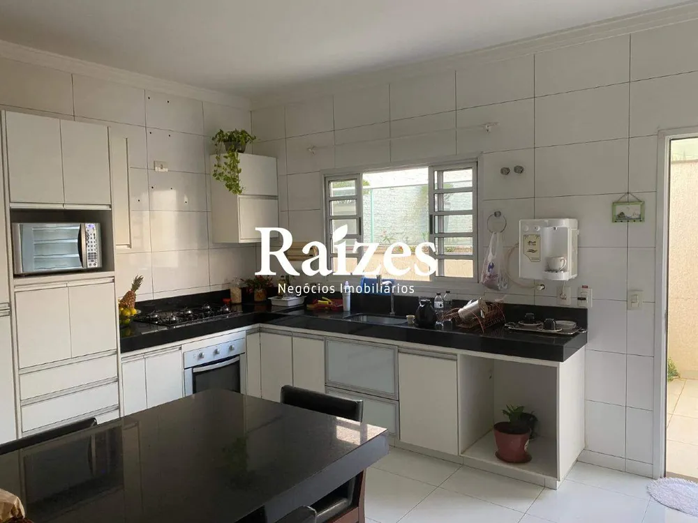 Casa, 3 quartos, 250 m² - Foto 2