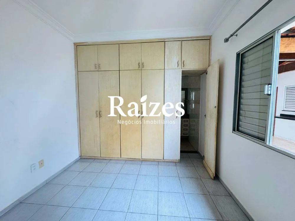 Casa, 4 quartos, 239 m² - Foto 2