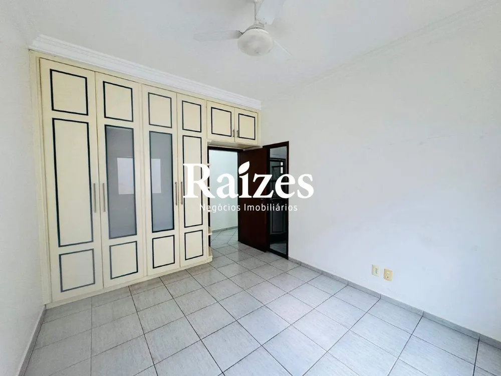Casa, 4 quartos, 239 m² - Foto 1