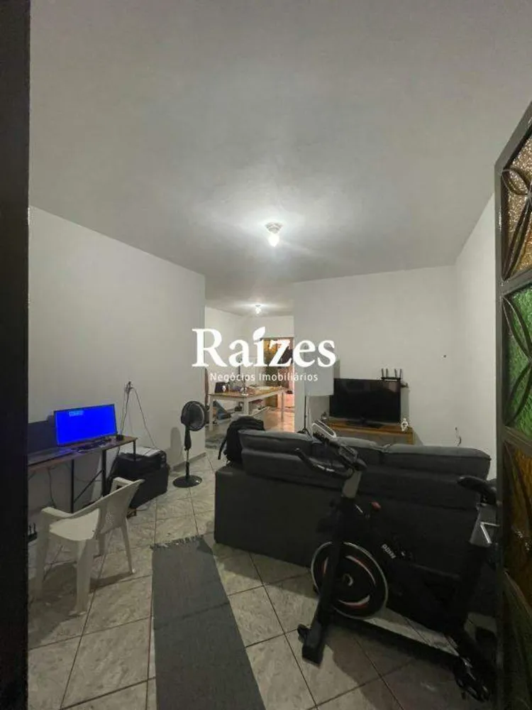 Casa, 3 quartos, 210 m² - Foto 2
