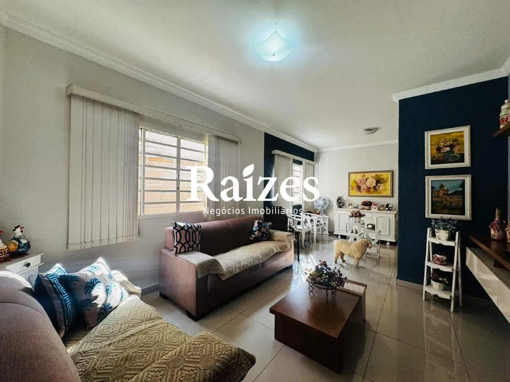 Casa, 4 quartos, 220 m² - Foto 2