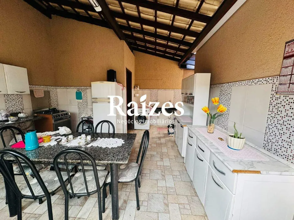 Casa, 4 quartos, 220 m² - Foto 1