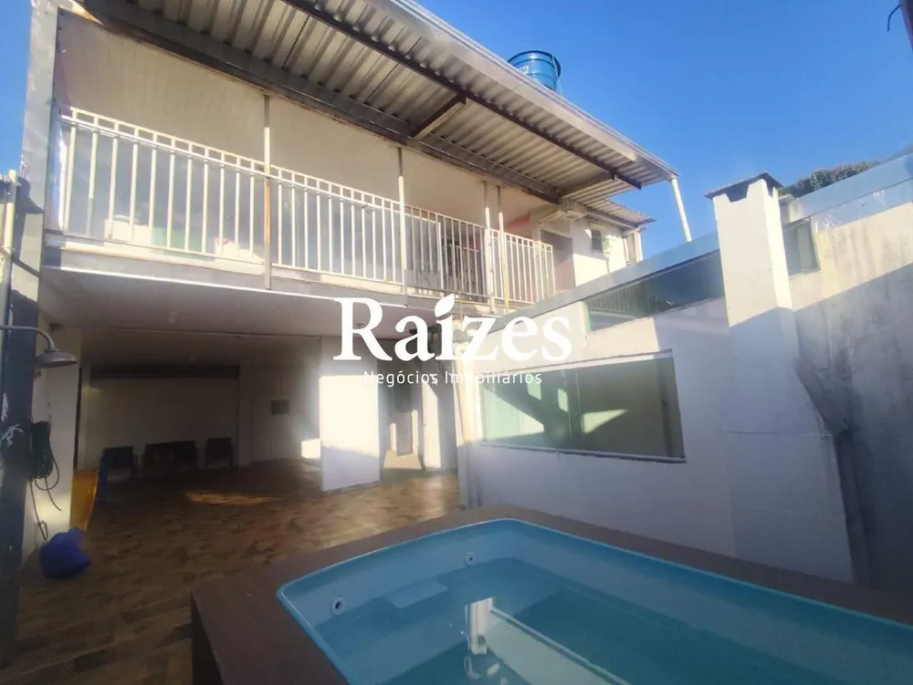 Casa, 4 quartos, 243 m² - Foto 1