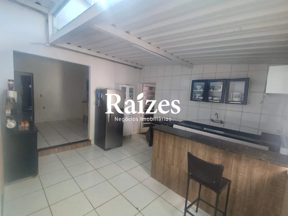 Casa, 4 quartos, 243 m² - Foto 2