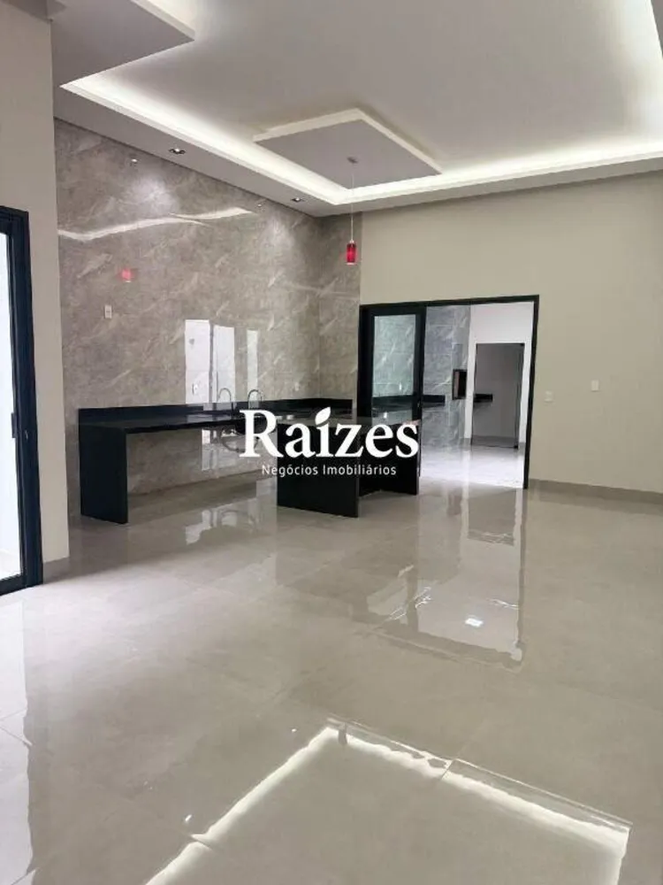 Casa, 3 quartos, 214 m² - Foto 2