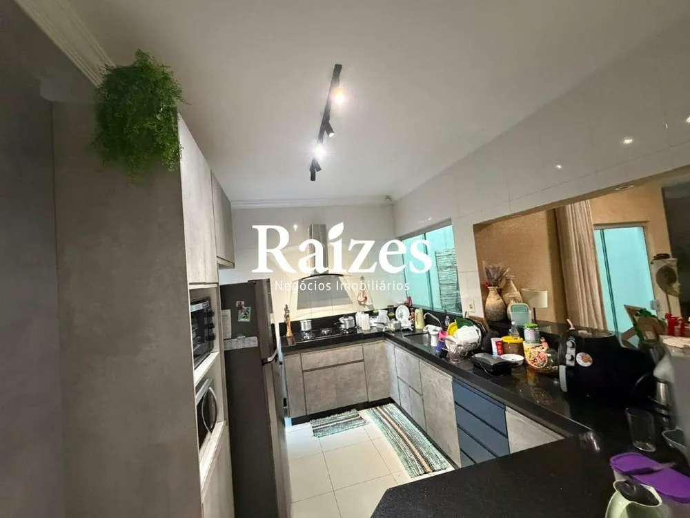 Casa, 3 quartos, 244 m² - Foto 2