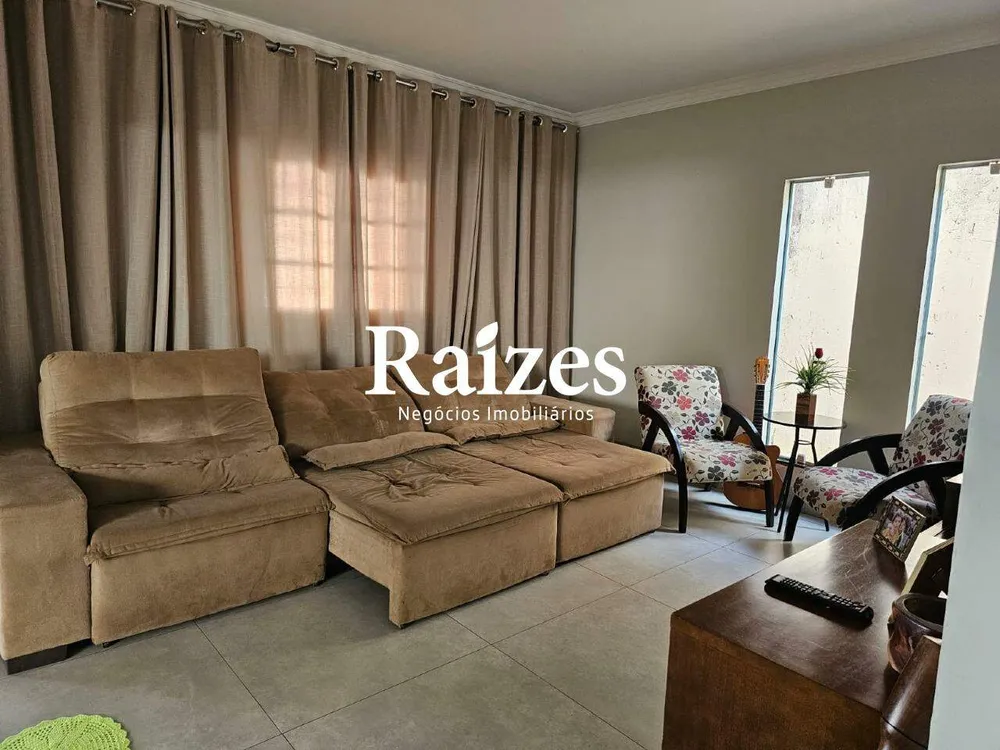 Casa, 3 quartos, 208 m² - Foto 1