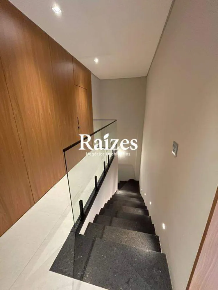 Casa, 4 quartos, 255 m² - Foto 1