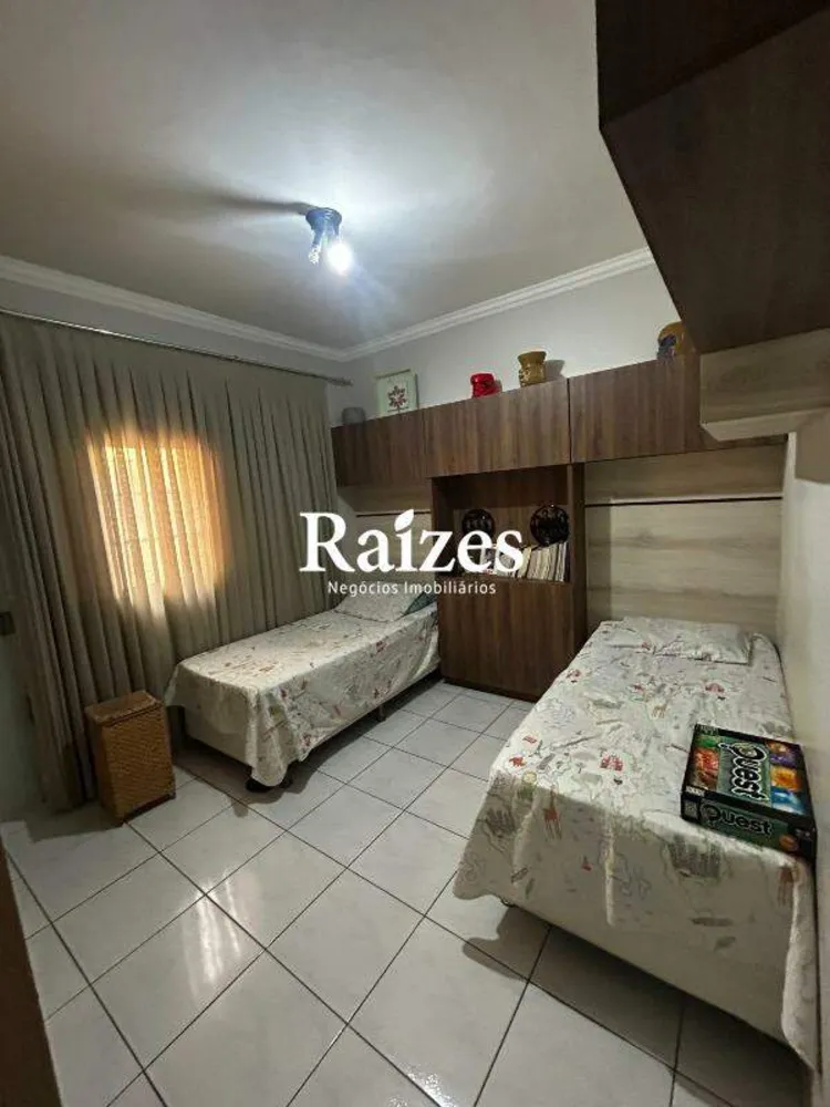 Casa, 3 quartos, 210 m² - Foto 4